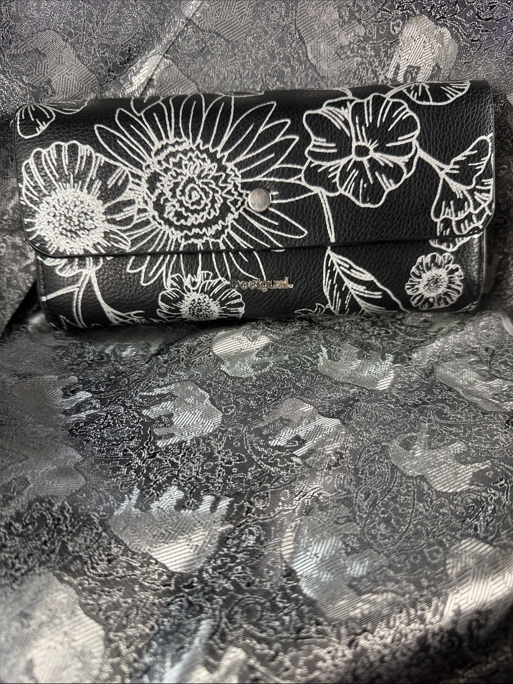 Floral-Print Black & White Women's Clutch Wallet